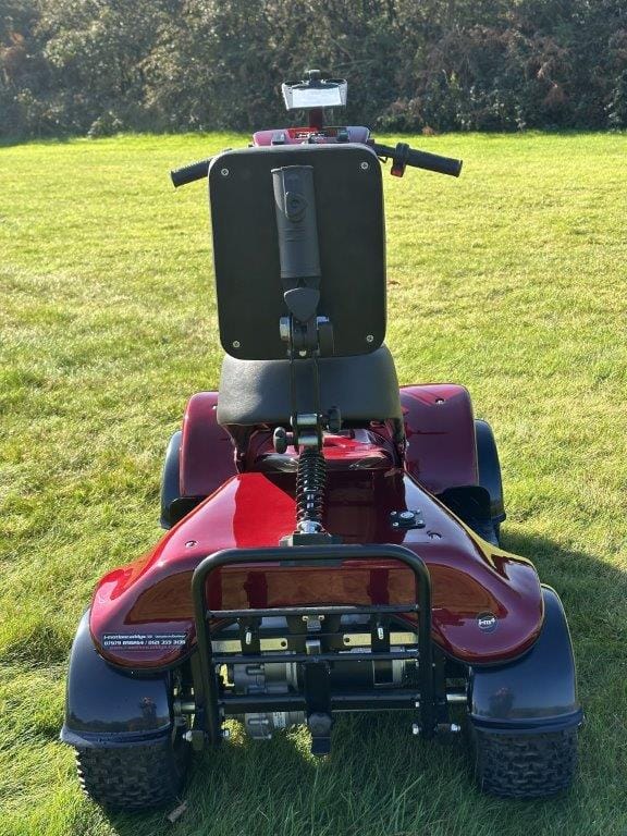 i-m4 single seater golf buggy in red with umbrella holder